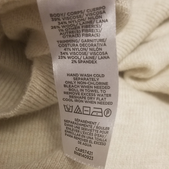 Loft Reindeer Holiday lightweight sweater Sz Small EUC light tan - Picture 5 of 6